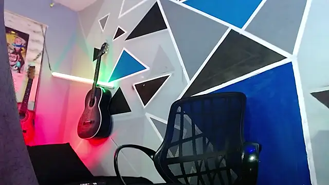 Snapshot of MagnusFrost chatting on 12.05.25 MagnusFrost online show from 12.05.25