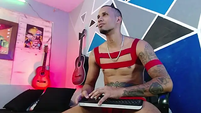 Snapshot of MagnusFrost chatting on 12.16.25 MagnusFrost online show from 12.16.25