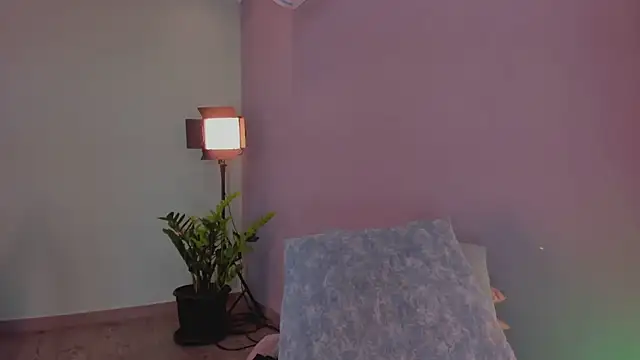 LynnSam  online show from 02.14.25