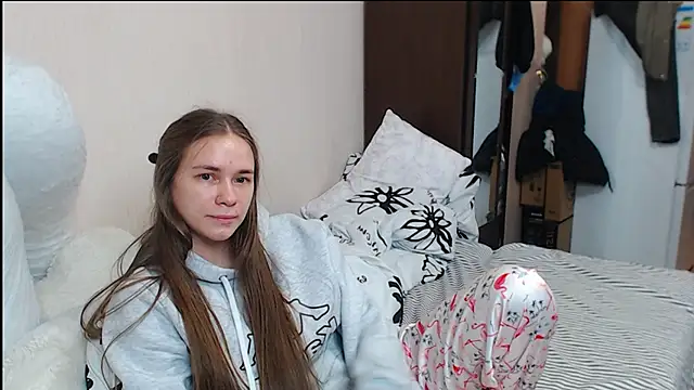 Snapshot of leila_bambi_ chatting on 12.26.24 leila bambi online show from 12.26.24