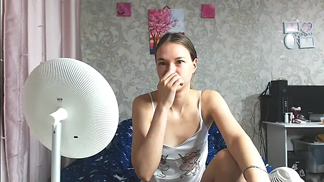 Snapshot of leila_bambi_ chatting on 11.02.25 leila bambi online show from 11.02.25