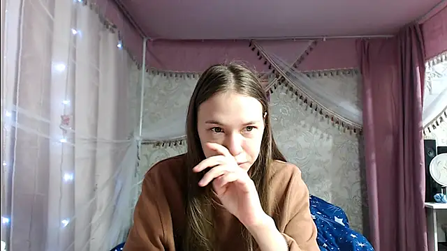 Snapshot of leila_bambi_ chatting on 11.11.25 leila bambi online show from 11.11.25