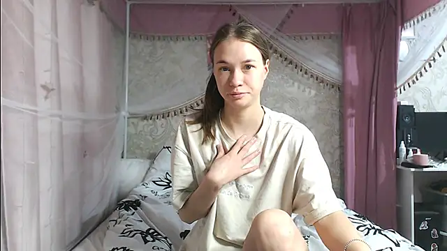 Snapshot of leila_bambi_ chatting on 11.21.25 leila bambi online show from 11.21.25