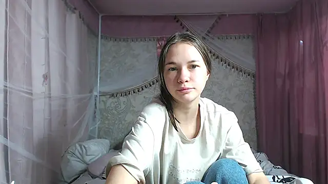 Snapshot of leila_bambi_ chatting on 11.22.25 leila bambi online show from 11.22.25