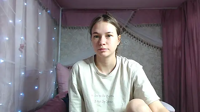 Snapshot of leila_bambi_ chatting on 11.26.25 leila bambi online show from 11.26.25