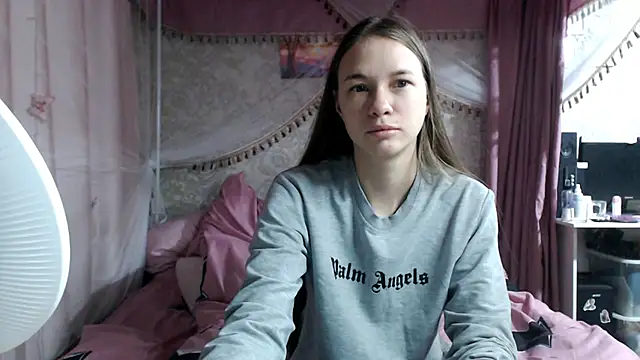 Snapshot of leila_bambi_ chatting on 12.02.25 leila bambi online show from 12.02.25