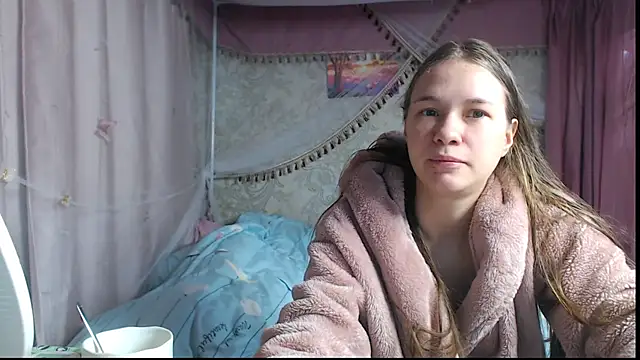 leila bambi  online show from 12.21.25