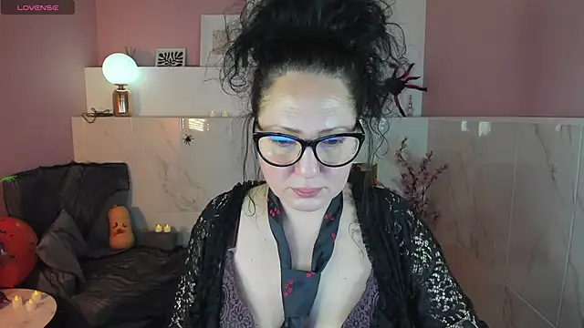 Snapshot of Anita_Muse chatting on 10.30.25 Anita Muse online show from 10.30.25