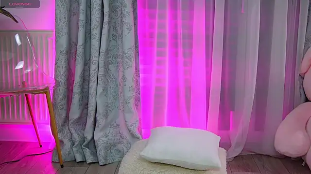 EvaSparks  online show from 04.18.26