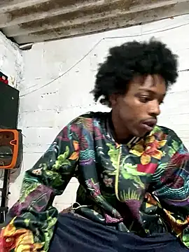 Snapshot of Larry-n-clouds chatting on 12.21.25 Larry-n-clouds online show from 12.21.25