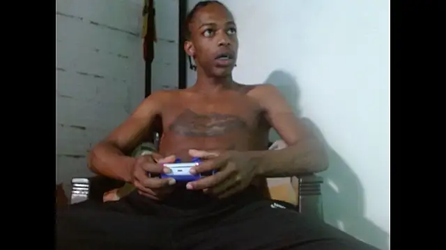 Snapshot of Larry-n-clouds chatting on 01.11.26 Larry-n-clouds online show from 01.11.26