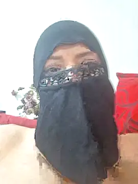 Snapshot of Rozittaa chatting on 11.19.25 Rozittaa online show from 11.19.25