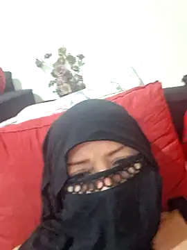 Snapshot of Rozittaa chatting on 11.23.25 Rozittaa online show from 11.23.25