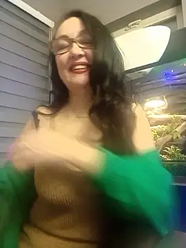 Snapshot of CamilleDesire chatting on 12.18.24 CamilleDesire online show from 12.18.24