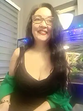 Snapshot of CamilleDesire chatting on 12.19.24 CamilleDesire online show from 12.19.24
