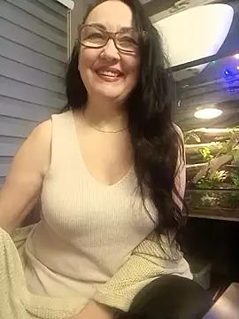 Snapshot of CamilleDesire chatting on 12.24.24 CamilleDesire online show from 12.24.24