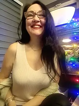 Snapshot of CamilleDesire chatting on 12.27.24 CamilleDesire online show from 12.27.24