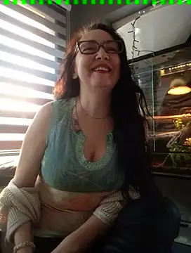 Snapshot of CamilleDesire chatting on 03.09.25 CamilleDesire online show from 03.09.25