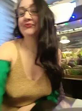 Snapshot of CamilleDesire chatting on 03.20.25 CamilleDesire online show from 03.20.25