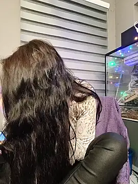 Snapshot of CamilleDesire chatting on 10.28.25 CamilleDesire online show from 10.28.25