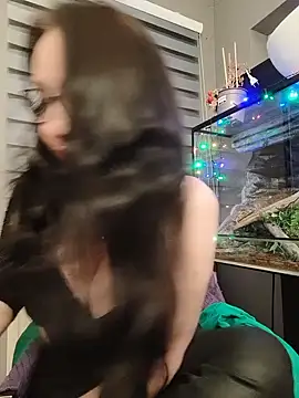 Snapshot of CamilleDesire chatting on 12.04.25 CamilleDesire online show from 12.04.25