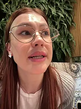 Snapshot of RinaCat chatting on 12.21.24 RinaCat online show from 12.21.24