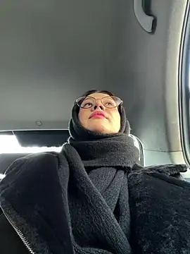 Snapshot of RinaCat chatting on 12.23.24 RinaCat online show from 12.23.24