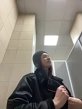 Snapshot of RinaCat chatting on 12.28.24 RinaCat online show from 12.28.24