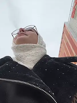 Snapshot of RinaCat chatting on 12.31.24 RinaCat online show from 12.31.24