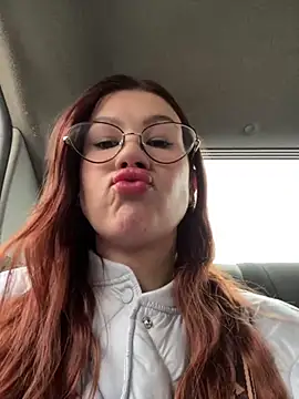 Snapshot of RinaCat chatting on 01.04.25 RinaCat online show from 01.04.25