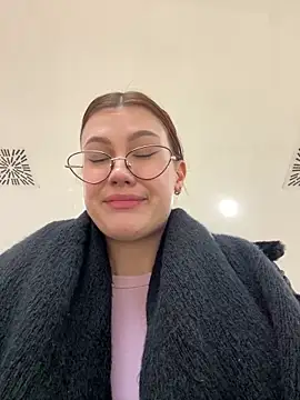 Snapshot of RinaCat chatting on 01.06.25 RinaCat online show from 01.06.25