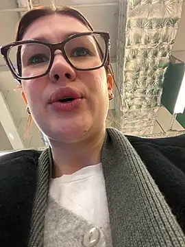 Snapshot of RinaCat chatting on 02.13.25 RinaCat online show from 02.13.25