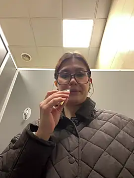 Snapshot of RinaCat chatting on 03.18.25 RinaCat online show from 03.18.25