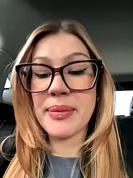 Snapshot of RinaCat chatting on 09.12.25 RinaCat online show from 09.12.25