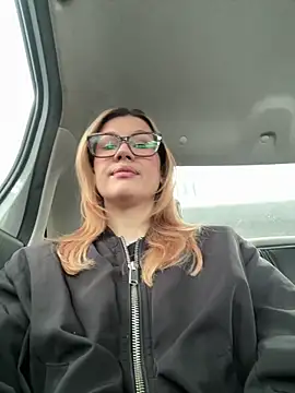 Snapshot of RinaCat chatting on 09.13.25 RinaCat online show from 09.13.25