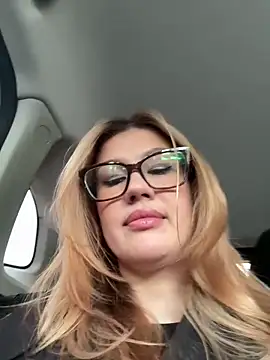 Snapshot of RinaCat chatting on 09.14.25 RinaCat online show from 09.14.25