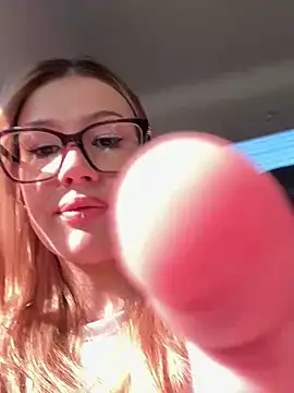 Snapshot of RinaCat chatting on 09.18.25 RinaCat online show from 09.18.25