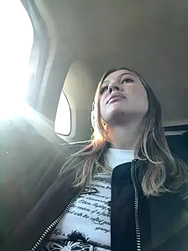 Snapshot of RinaCat chatting on 09.19.25 RinaCat online show from 09.19.25