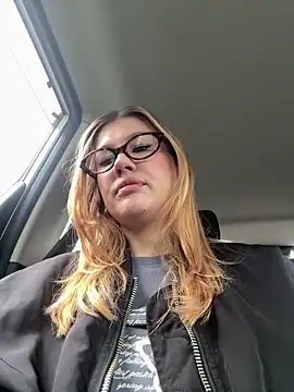 Snapshot of RinaCat chatting on 09.24.25 RinaCat online show from 09.24.25