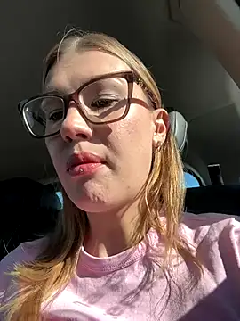 Snapshot of RinaCat chatting on 09.27.25 RinaCat online show from 09.27.25