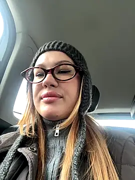 Snapshot of RinaCat chatting on 10.06.25 RinaCat online show from 10.06.25