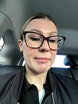 Snapshot of RinaCat chatting on 10.14.25 RinaCat online show from 10.14.25