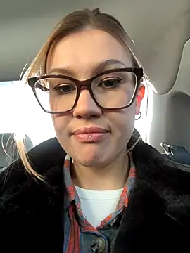 Snapshot of RinaCat chatting on 10.15.25 RinaCat online show from 10.15.25