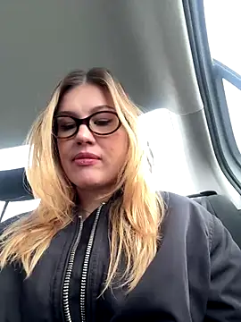 Snapshot of RinaCat chatting on 10.23.25 RinaCat online show from 10.23.25