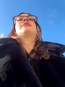 Snapshot of RinaCat chatting on 10.27.25 RinaCat online show from 10.27.25