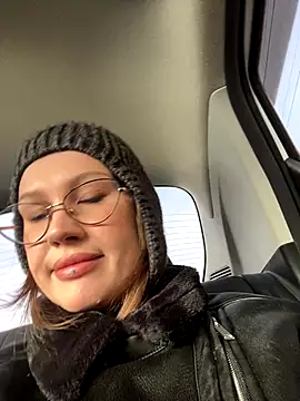 Snapshot of RinaCat chatting on 11.06.25 RinaCat online show from 11.06.25