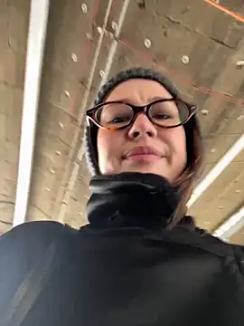 Snapshot of RinaCat chatting on 11.09.25 RinaCat online show from 11.09.25