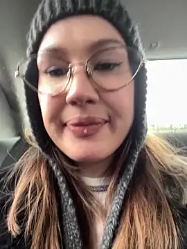 Snapshot of RinaCat chatting on 11.12.25 RinaCat online show from 11.12.25