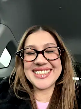 Snapshot of RinaCat chatting on 11.18.25 RinaCat online show from 11.18.25