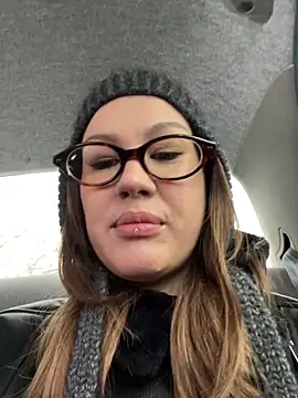 Snapshot of RinaCat chatting on 11.21.25 RinaCat online show from 11.21.25